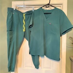 Figs Women’s Catarina top and Zamora bottoms in Cactus